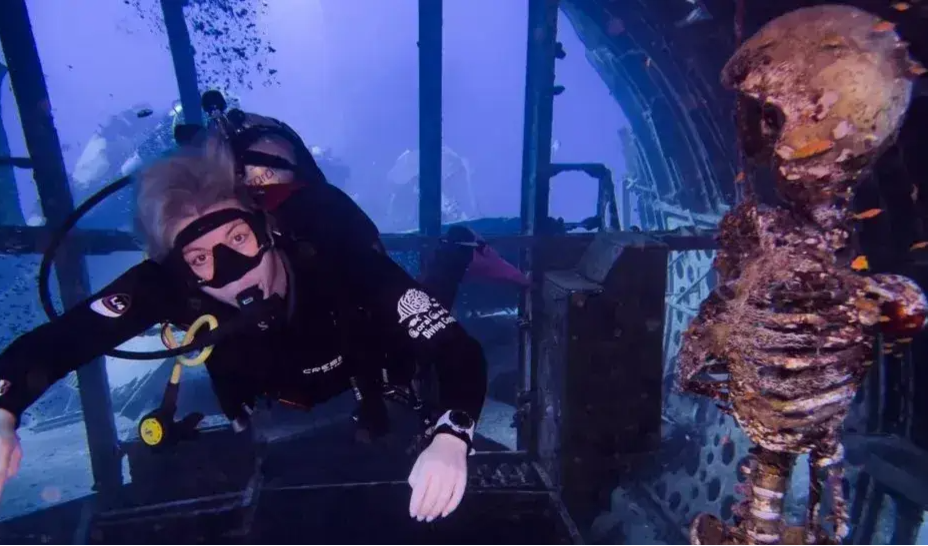 Single-lens mask in the Red Sea