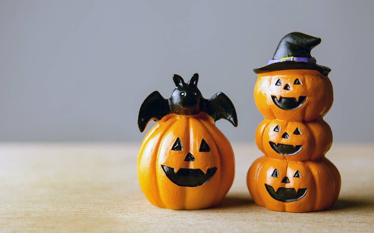 collection of cute stacked pumpins with witch hat and smiling jack o'lantern with bat