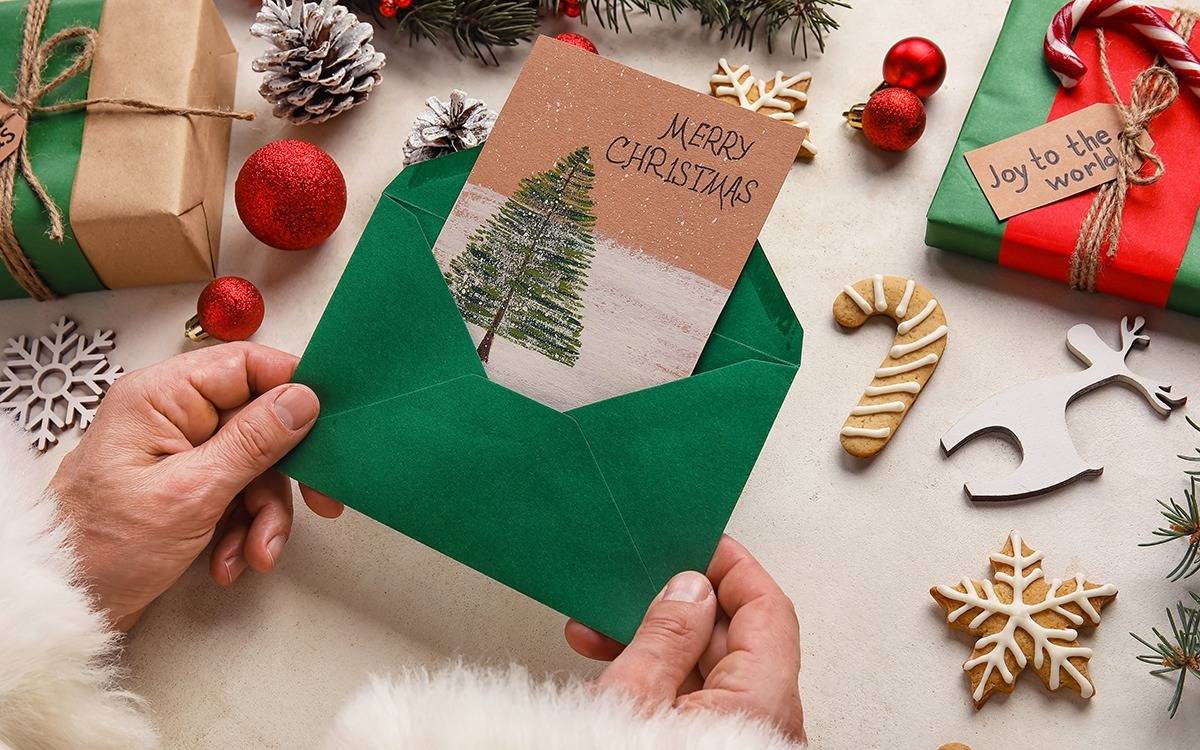 hands holding a Christmas card