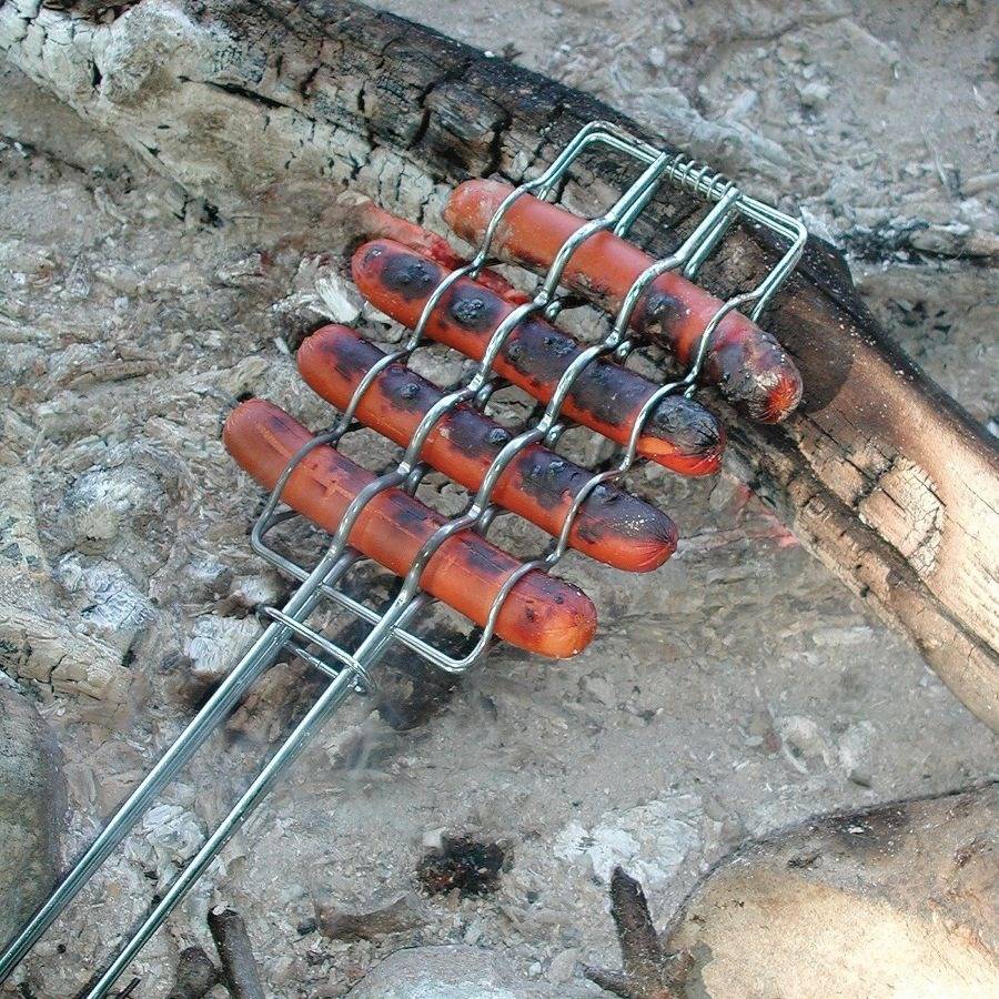 Hot dog roaster with 4 hot dogs